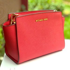 RED LEATHER MICHAEL KORS CROSSBODY BAG